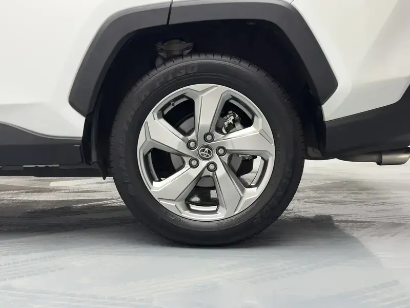 2021 Toyota RAV4 с пробегом 49 800 км