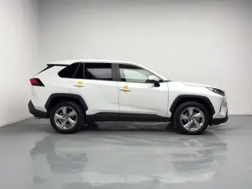2021 Toyota RAV4 с пробегом 49 800 км