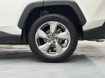 2021 Toyota RAV4 с пробегом 49 800 км