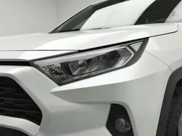 2021 Toyota RAV4 с пробегом 49 800 км