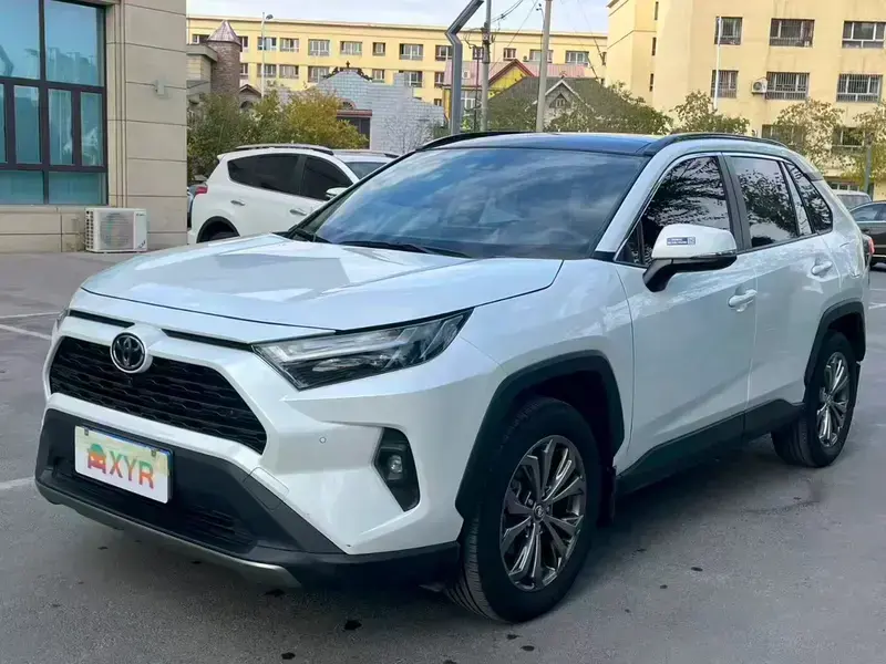 2024 Toyota RAV4 с пробегом 26 000 км