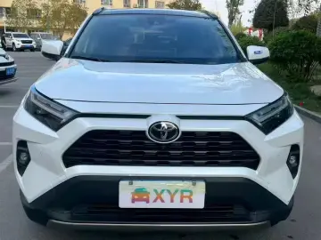 2024 Toyota RAV4 с пробегом 26 000 км