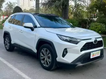 2024 Toyota RAV4 с пробегом 26 000 км