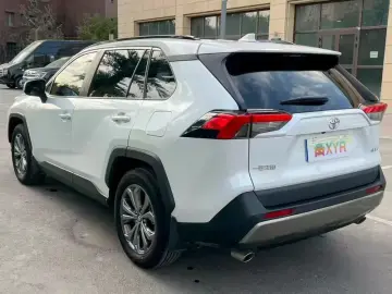 2024 Toyota RAV4 с пробегом 26 000 км