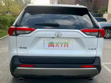 2024 Toyota RAV4 с пробегом 26 000 км