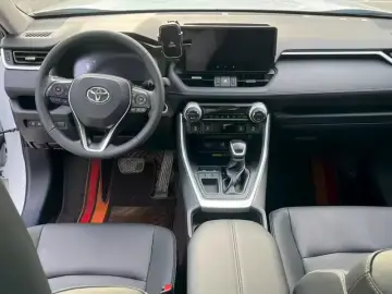 2024 Toyota RAV4 с пробегом 26 000 км