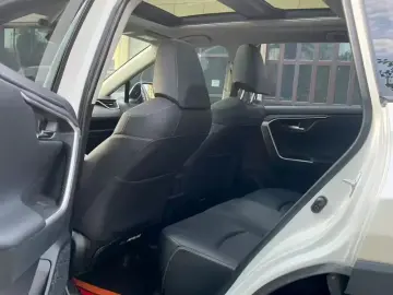 2024 Toyota RAV4 с пробегом 26 000 км