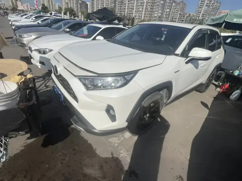 2020 Toyota RAV4 с пробегом 61 000 км