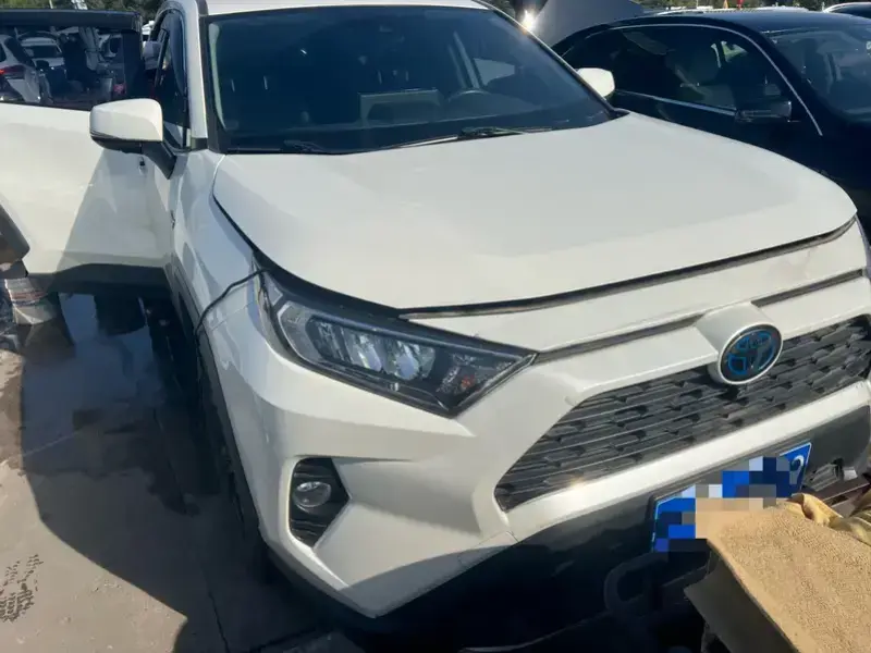 2020 Toyota RAV4 с пробегом 61 000 км