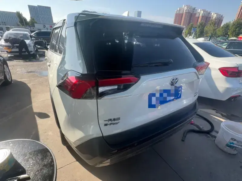 2020 Toyota RAV4 с пробегом 61 000 км