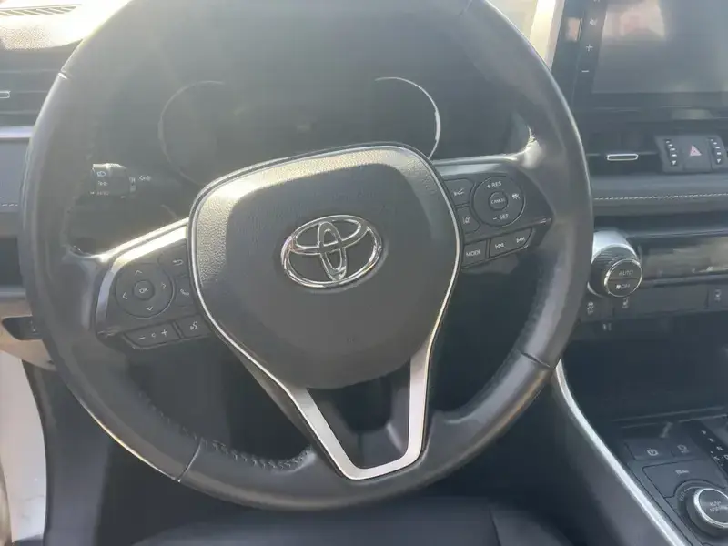 2020 Toyota RAV4 с пробегом 61 000 км