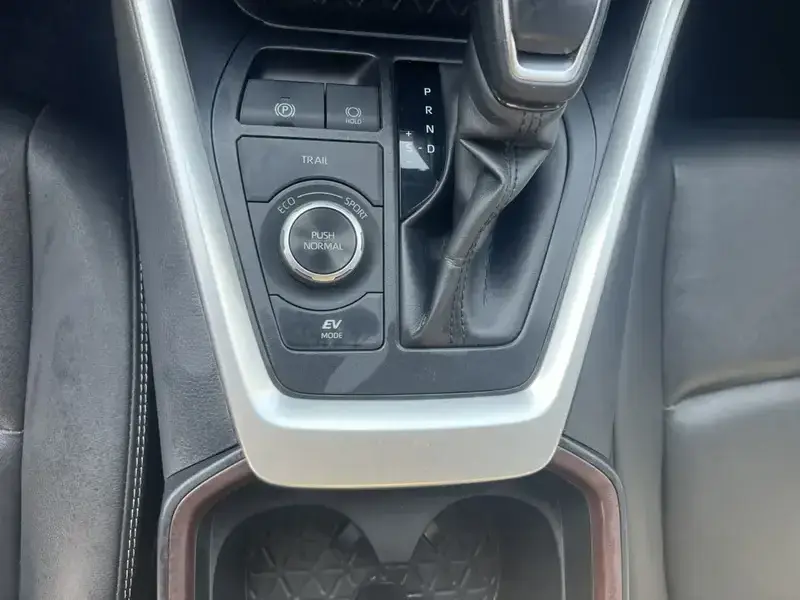 2020 Toyota RAV4 с пробегом 61 000 км