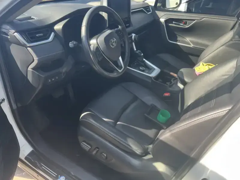 2020 Toyota RAV4 с пробегом 61 000 км