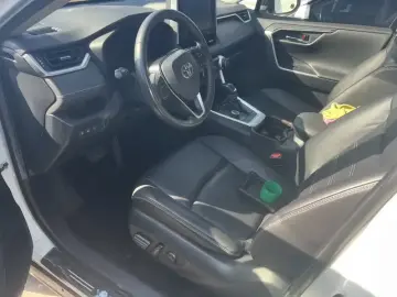 2020 Toyota RAV4 с пробегом 61 000 км
