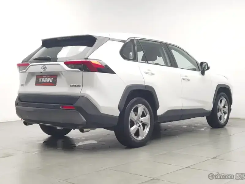 2021 Toyota RAV4 с пробегом 35 800 км