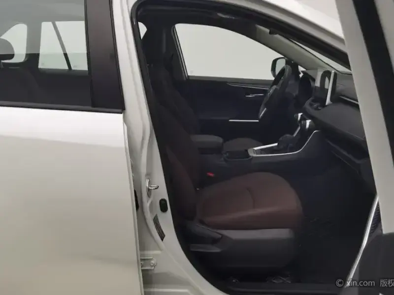 2021 Toyota RAV4 с пробегом 35 800 км