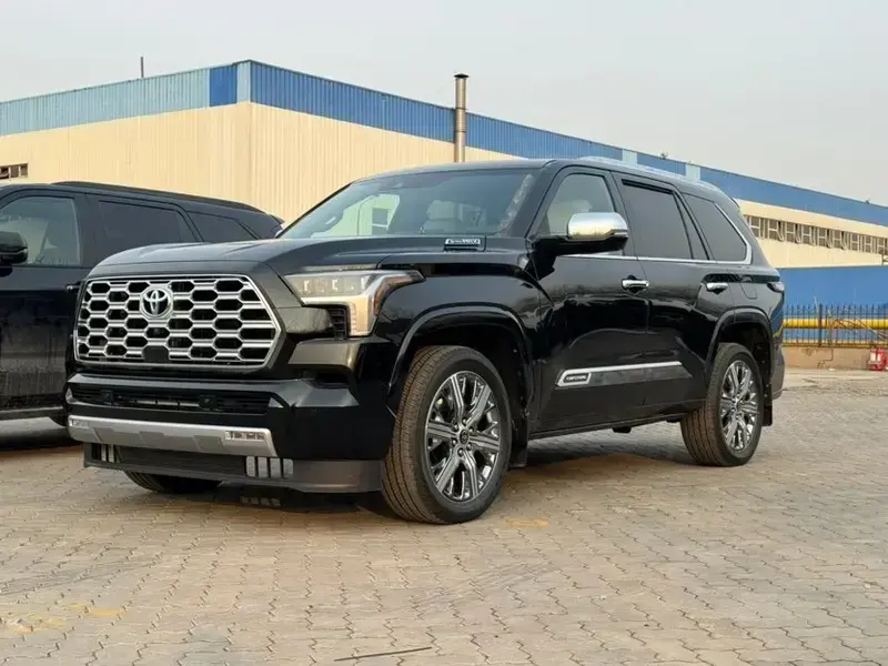2025 Toyota Sequoia с пробегом 100 км