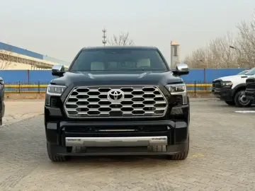 2025 Toyota Sequoia с пробегом 100 км