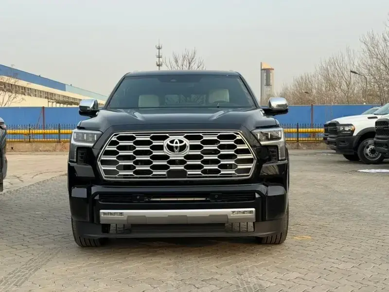 2025 Toyota Sequoia с пробегом 100 км