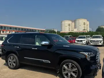 2025 Toyota Sequoia с пробегом 100 км