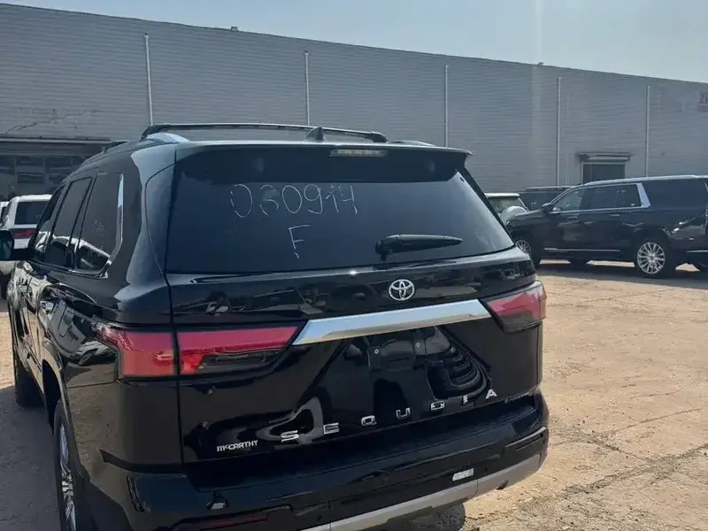 2025 Toyota Sequoia с пробегом 100 км