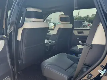 2025 Toyota Sequoia с пробегом 100 км