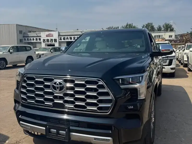 2025 Toyota Sequoia с пробегом 100 км