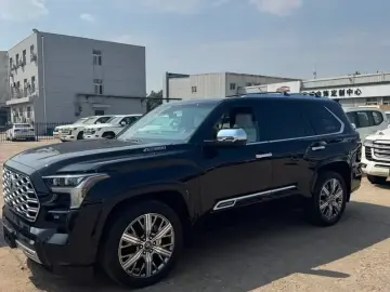 2025 Toyota Sequoia с пробегом 100 км
