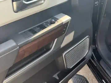 2025 Toyota Sequoia с пробегом 100 км