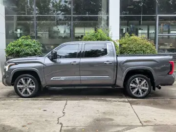 2022 Toyota Tundra с пробегом 57 000 км