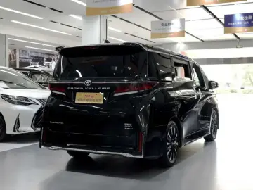 2023 Toyota Vellfire с пробегом 11 000 км