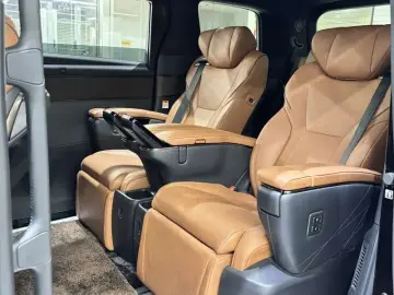 2023 Toyota Vellfire с пробегом 11 000 км