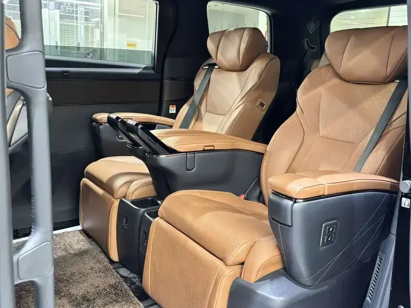 2023 Toyota Vellfire с пробегом 11 000 км