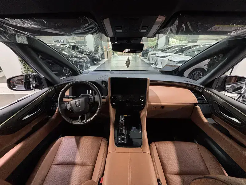2023 Toyota Vellfire с пробегом 11 000 км