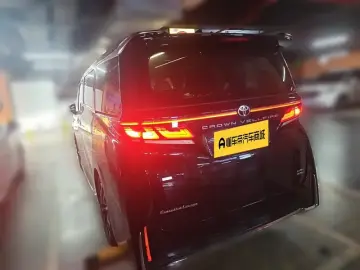 2023 Toyota Vellfire с пробегом 41 000 км