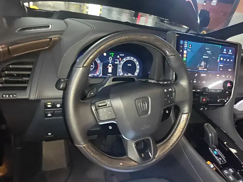 2023 Toyota Vellfire с пробегом 41 000 км