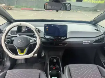 2023 Volkswagen ID.3 с пробегом 49 000 км