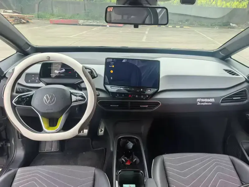 2023 Volkswagen ID.3 с пробегом 49 000 км