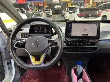 2023 Volkswagen ID.3 с пробегом 40 000 км