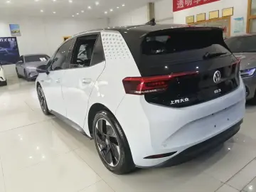 2023 Volkswagen ID.3 с пробегом 53 000 км