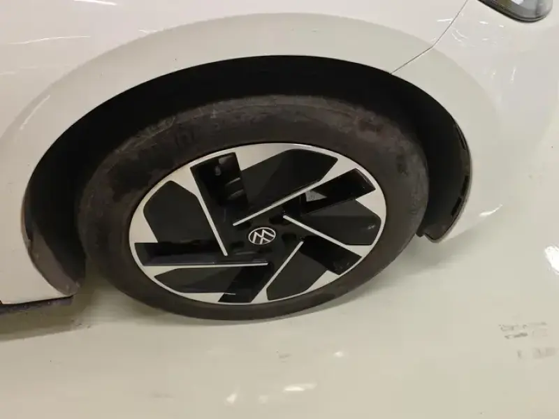 2024 Volkswagen ID.3 с пробегом 42 000 км