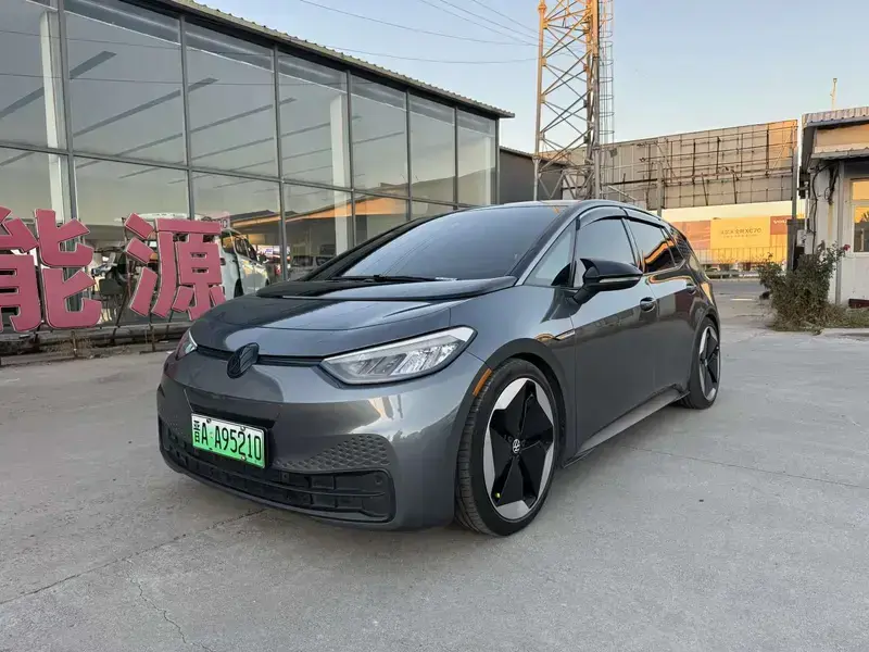 2023 Volkswagen ID.3 с пробегом 40 000 км