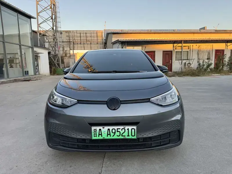2023 Volkswagen ID.3 с пробегом 40 000 км