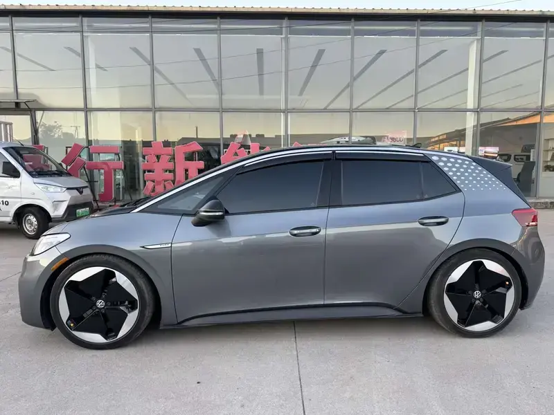 2023 Volkswagen ID.3 с пробегом 40 000 км