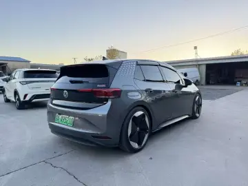 2023 Volkswagen ID.3 с пробегом 40 000 км