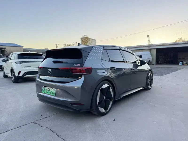 2023 Volkswagen ID.3 с пробегом 40 000 км