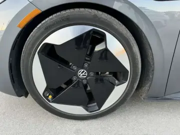2023 Volkswagen ID.3 с пробегом 40 000 км