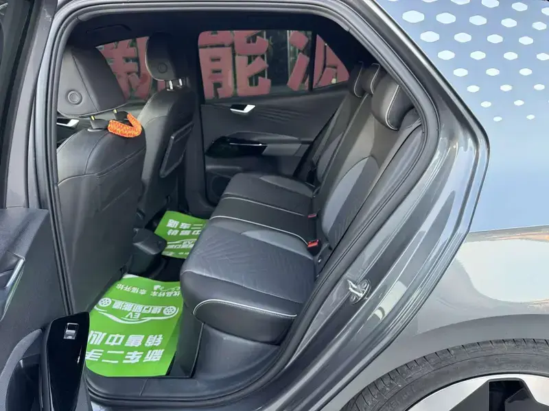 2023 Volkswagen ID.3 с пробегом 40 000 км