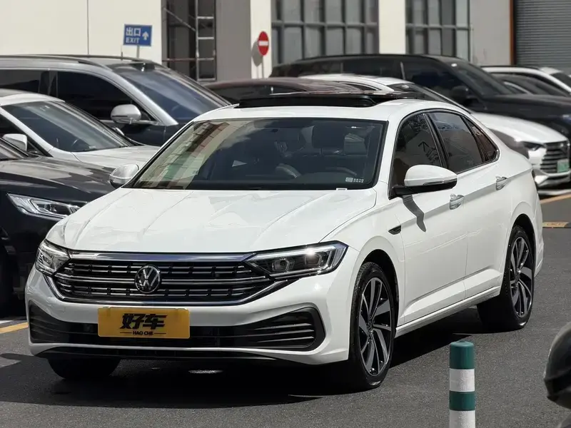 2025 Volkswagen Sagitar с пробегом 8 000 км