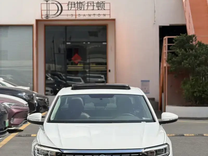2025 Volkswagen Sagitar с пробегом 8 000 км